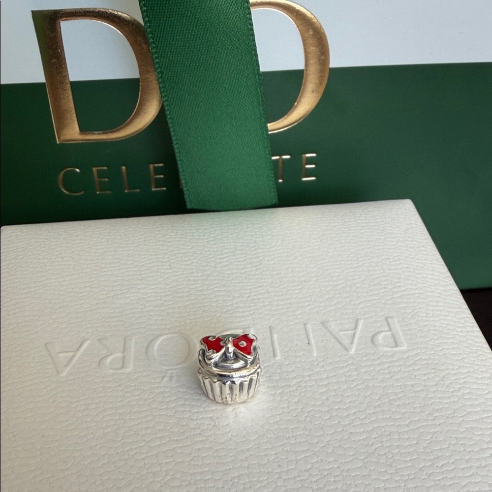 Pandora Disney Minnie Cupcake Red Bow Charm RETIRED